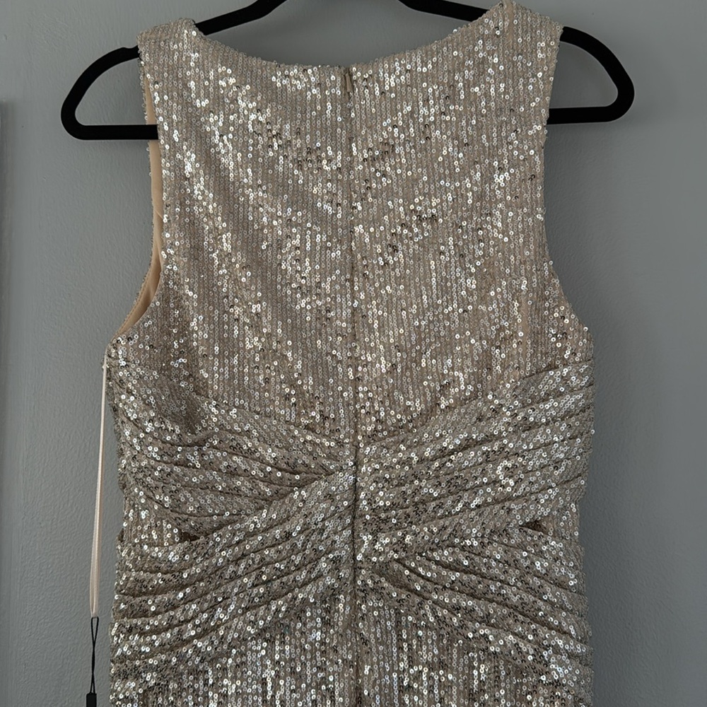 IEENA FOR MAC DUGGAL
Silver V-Neck Sequin Wrap Waist Gown size 10 - Picture 5 of 12